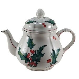 Vintage‎ Villeroy and Boch  Holly Teapot with Lid Christmas Holiday Discontinued